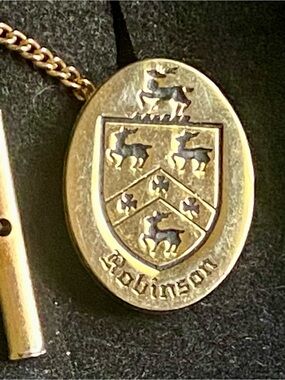 Vintage “ROBINSON” Irish/English Family Crest tie tack, lapel pin gold tone